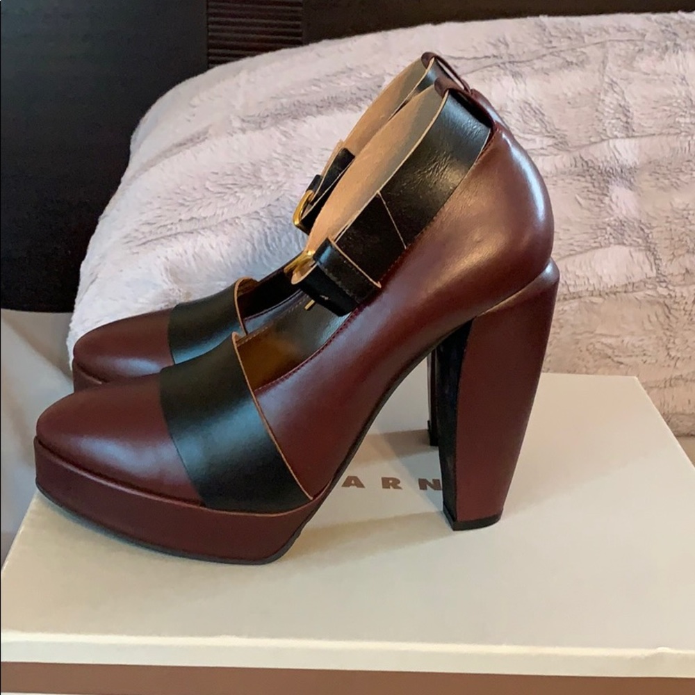 Marni banana heel pump wine/black 40 NIB $755
